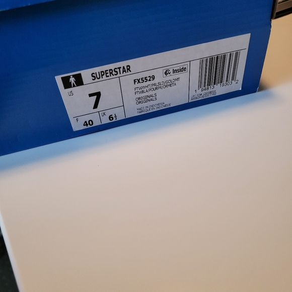 Sneakers - Picture 5 of 6